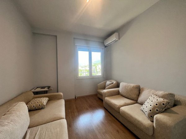 Tirane, jepet me qera apartament 2+1+Ballkon Kati 3, 118 m² 600 € (Kinostudio)