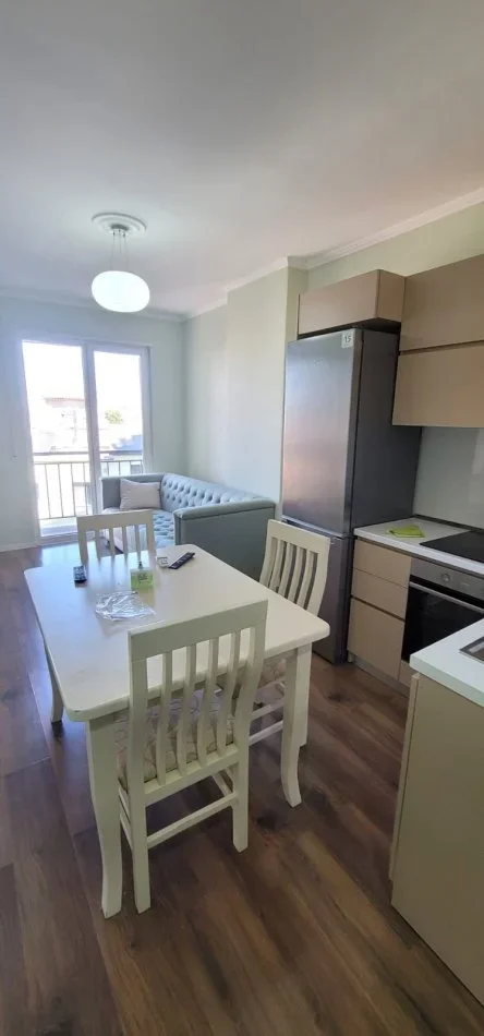 Tirane, jepet me qera apartament 1+1+Ballkon Kati 2, 55 m² 500 € (Spitalet)