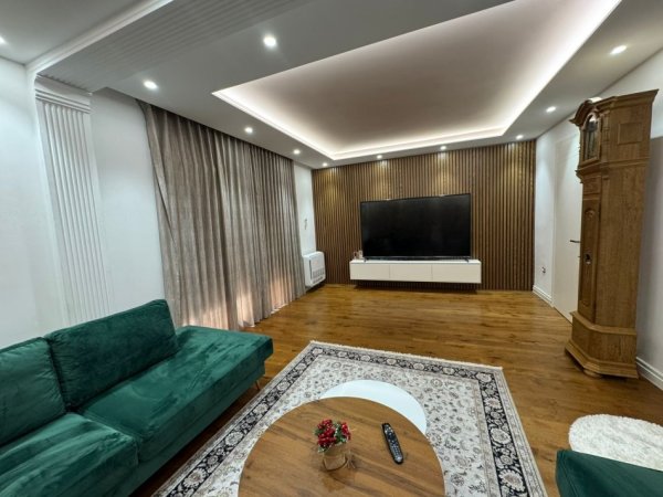 Tirane, jepet me qera Vile 2 Katshe , 2.000 € (qtu)