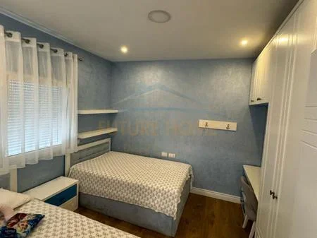 Tirane, shitet apartament 3+1 Kati 6, 198 m² 