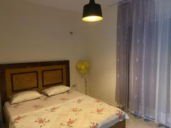 Tirane, jepet me qera apartament 3+1+Ballkon Kati 2, 128 m² 500 € (Fresk)