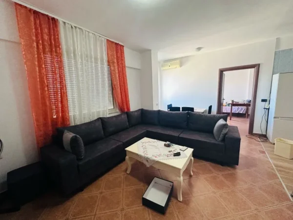 Tirane, jepet me qera apartament 2+1+Aneks+Ballkon Kati 8, 600 € (kompleksi delijorgji)