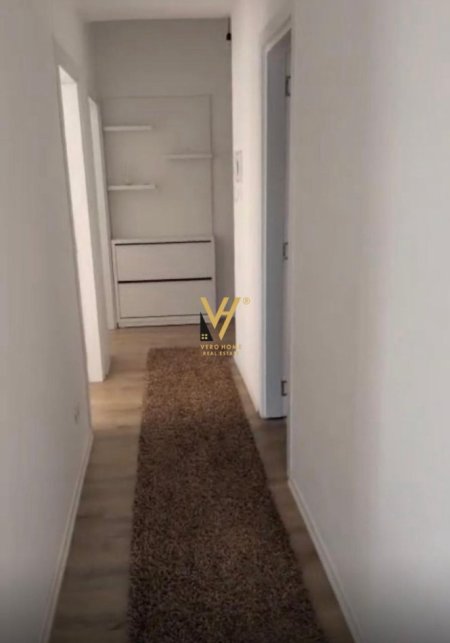 Tirane, jepet me qera apartament 2+1+Ballkon Kati 5, 74 m² 450 € (UNIVERS CITY)