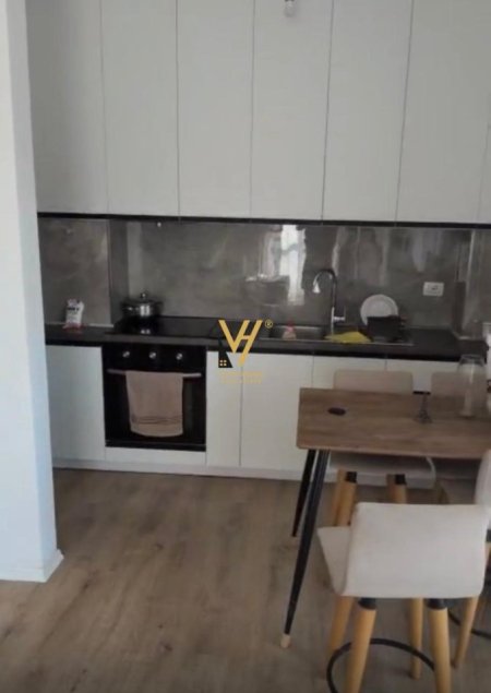 Tirane, jepet me qera apartament 2+1+Ballkon Kati 5, 74 m² 450 € (UNIVERS CITY)