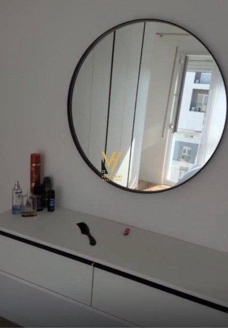 Tirane, jepet me qera apartament 2+1+Ballkon Kati 5, 74 m² 450 € (UNIVERS CITY)