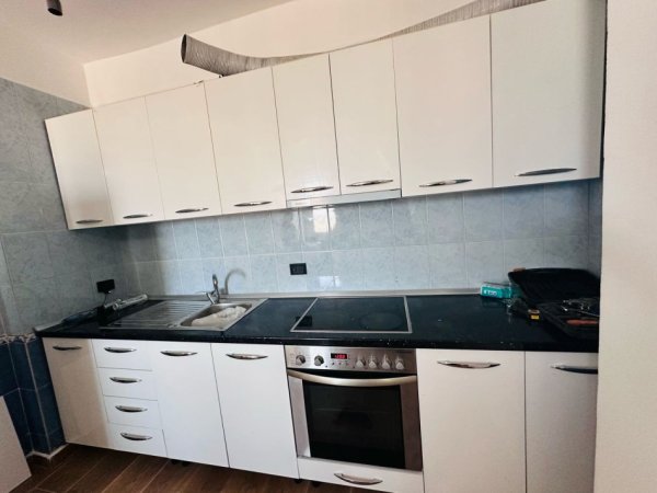 Tirane, jepet me qera apartament 2+1+Aneks+Ballkon Kati 8, 600 € (kompleksi delijorgji)