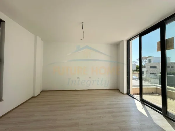 VILE ELITARE PER SHITJE NE SAN PIETRO RESIDENCE, GJIRI I LALEZIT