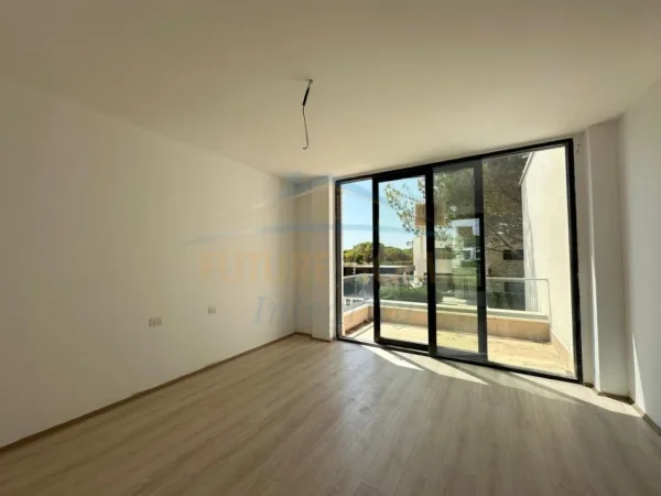 VILE ELITARE PER SHITJE NE SAN PIETRO RESIDENCE, GJIRI I LALEZIT