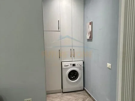 Tirane, jepet me qera apartament 1+1 Kati 9, 134 m² 470 € 