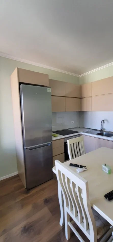 Tirane, jepet me qera apartament 1+1 Kati 2, 55 m² 500 € (rruga e dibres)