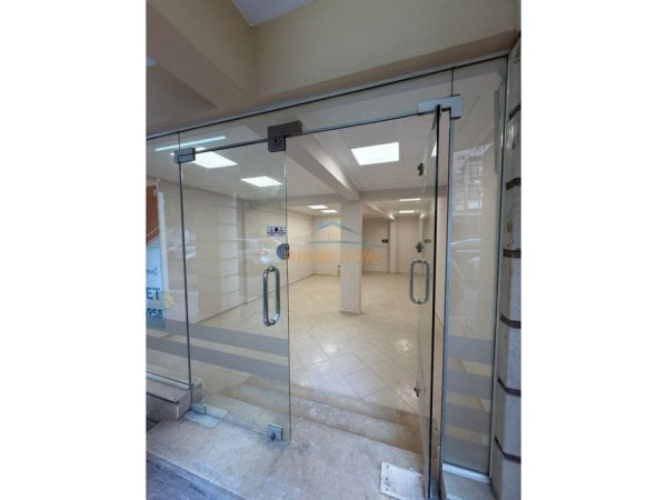 Tirane, jepet me qera ambjent biznesi Kati 0, 58 m² 450 € 