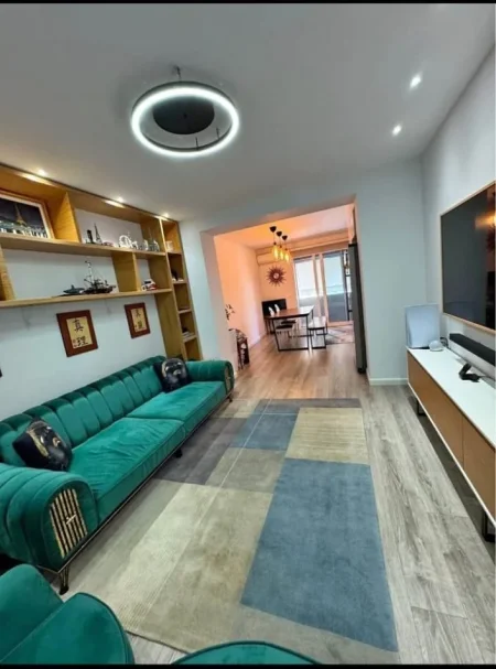 Tirane, jepet me qera apartament 2+1 Kati 3, 100 m² 1.100 € (BLLOKU)