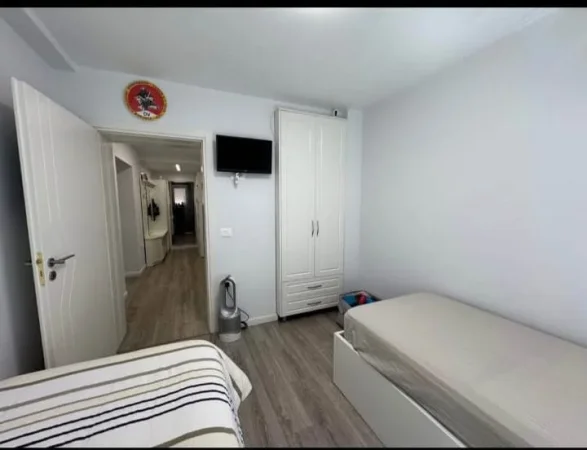 Tirane, jepet me qera apartament 2+1 Kati 3, 100 m² 1.100 € (BLLOKU)