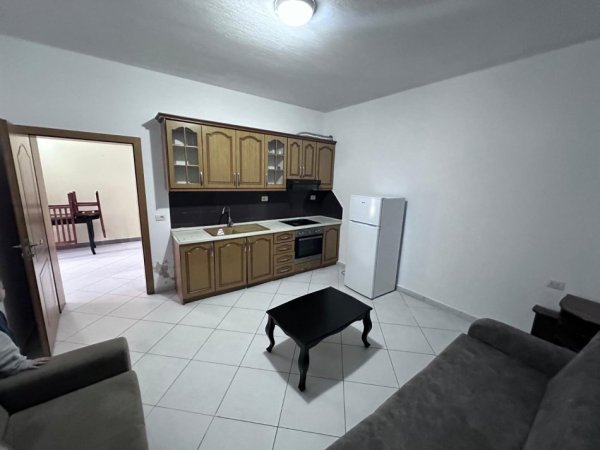 Tirane, jepet me qera apartament 1+1 Kati 1, 300 € 