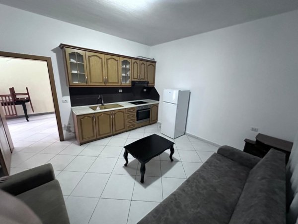 Tirane, jepet me qera apartament 1+1 Kati 1, 300 € 