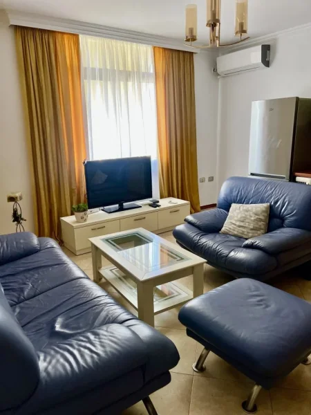 Tirane, jepet me qera apartament 2+1 Kati 8, 80 m² 750 € (QENDER)