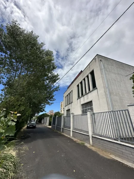 Durres, shitet magazine , 690 m² 560.000 € (Durres)