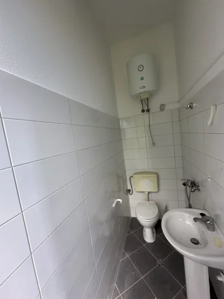 Durres, shitet magazine , 690 m² 560.000 € (Durres)