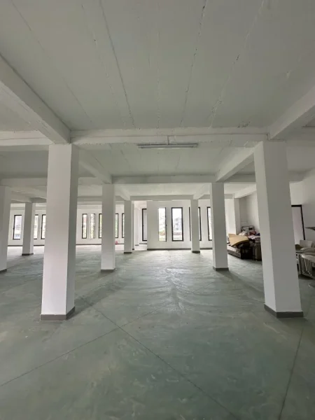 Durres, shitet magazine , 690 m² 560.000 € (Durres)