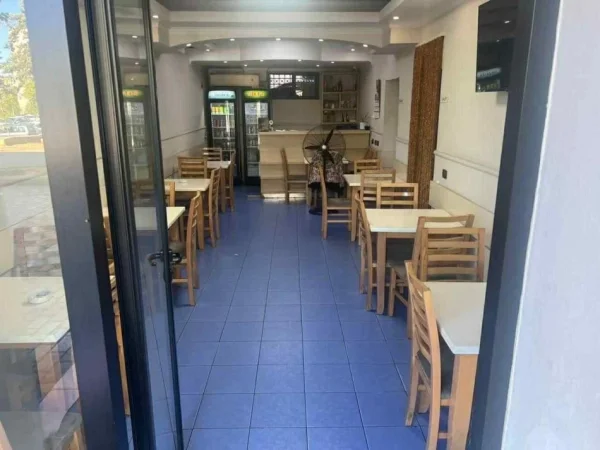 Tirane, jepet me qera dyqan Kati 0, 55 m² 1.500 € (ZOGU I ZI)