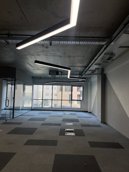 Tirane, jepet me qera ambjent biznesi Kati 1, 363 m² 6.600 € (Rruga e kosovareve)