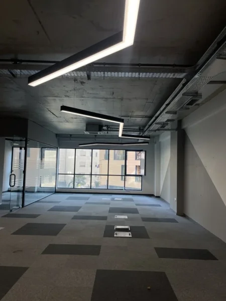 Tirane, jepet me qera ambjent biznesi Kati 1, 363 m² 6.600 € (Rruga e kosovareve)