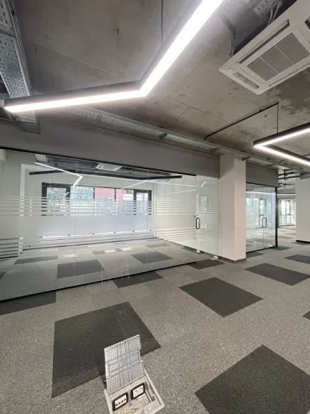 Tirane, jepet me qera ambjent biznesi Kati 1, 363 m² 6.600 € (Rruga e kosovareve)