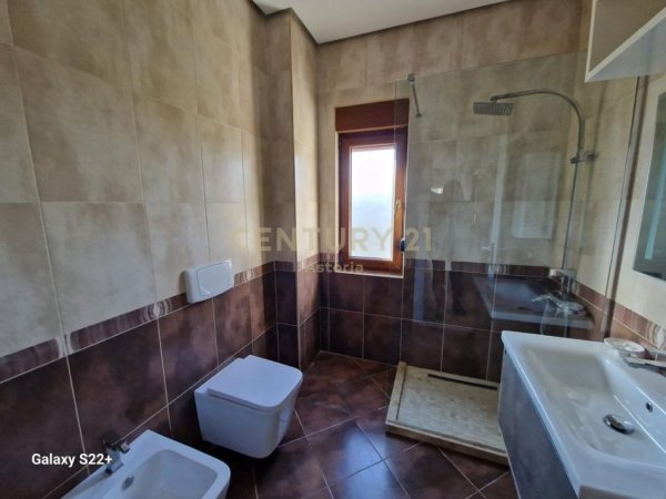 Tirane, jepet me qera Vile 3+1+Aneks+Ballkon Kati 2, 200 m² 2.500 € (Tek Colombo 2)