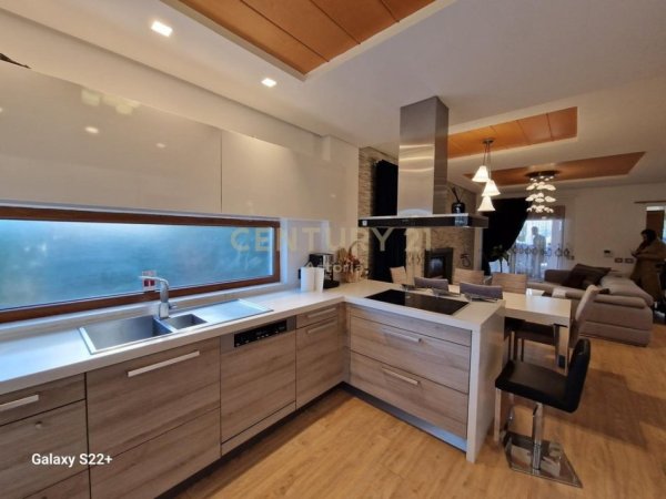 Tirane, jepet me qera Vile 3+1+Aneks+Ballkon Kati 2, 200 m² 2.500 € (Tek Colombo 2)