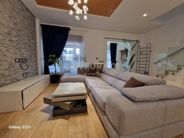 Tirane, jepet me qera Vile 3+1+Aneks+Ballkon Kati 2, 200 m² 2.500 € (Tek Colombo 2)
