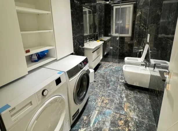 Tirane, jepet me qera apartament 2+1 Kati 2, 1.200 € 