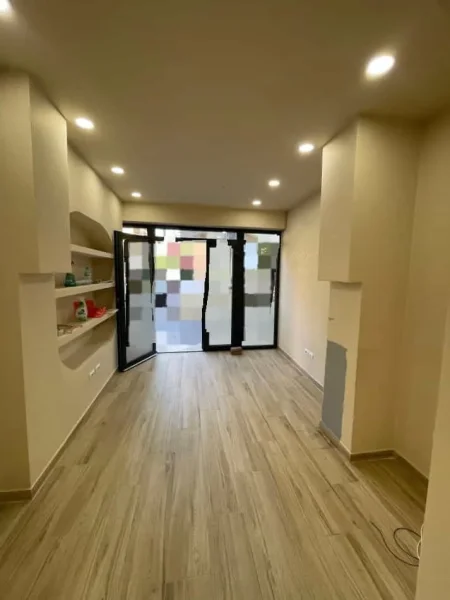Tirane, jepet me qera dyqan Kati 0, 40 m² 500 € (STADIUMI DINAMO)