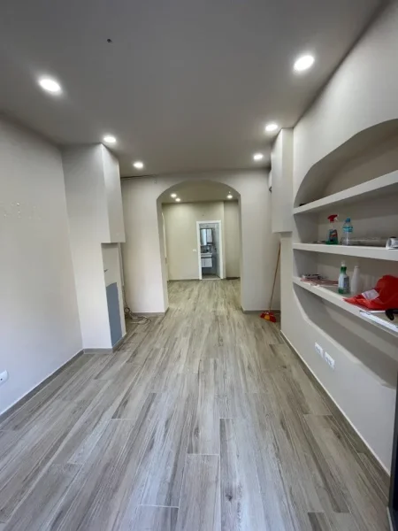 Tirane, jepet me qera dyqan Kati 0, 40 m² 500 € (STADIUMI DINAMO)