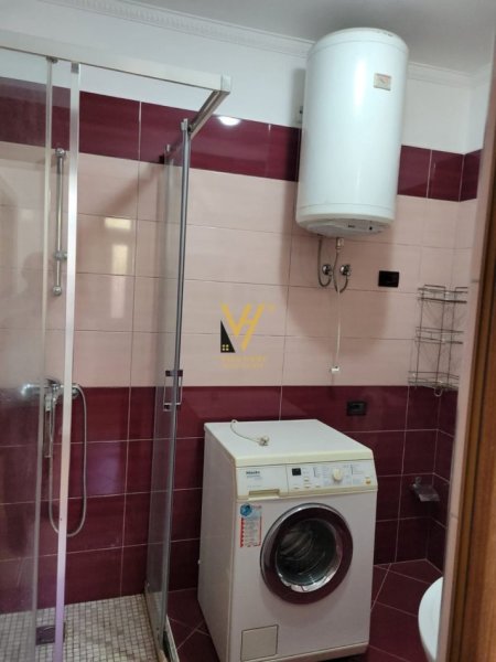 Tirane, jepet me qera apartament 1+1+Ballkon Kati 1, 85 m² 350 € (SELITE)