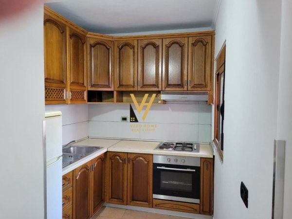 Tirane, jepet me qera apartament 1+1+Ballkon Kati 1, 85 m² 350 € (SELITE)