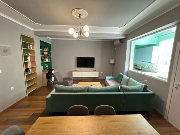 Tirane, jepet me qera Vile 4+1+Aneks+Ballkon Kati 3, 200 m² 1.200 € (Rr. Mihal Grameno)