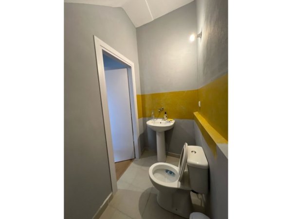 Tirane, jepet me qera Vile 4+1+Aneks+Ballkon Kati 3, 200 m² 1.200 € (Rr. Mihal Grameno)