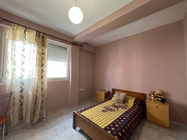 Tirane, jepet me qera Vile 4+1+Aneks+Ballkon Kati 3, 200 m² 1.200 € (Rr. Mihal Grameno)