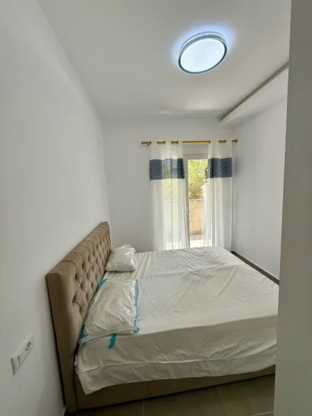 Tirane, jap me qera apartament 1+1 Kati 1, 55 m² 450 € (Selite, prane Universitetit Marin Barleti)
