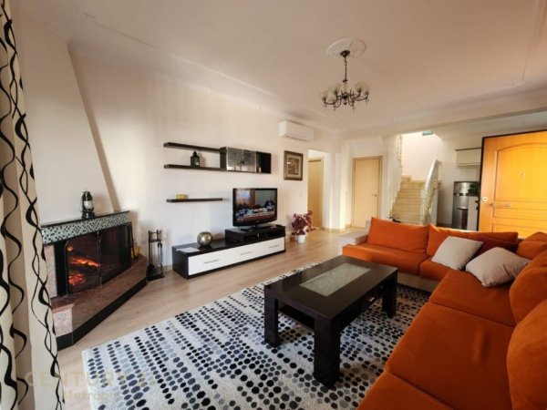 Tirane, jepet me qera apartament duplex Dublex Kati 2, 353 m² 1.100 € (Prane Kompleksit Kontakt)