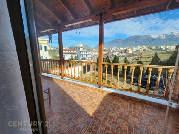 Tirane, jepet me qera apartament duplex Dublex Kati 2, 353 m² 1.100 € (Prane Kompleksit Kontakt)
