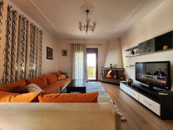 Tirane, jepet me qera apartament duplex Dublex Kati 2, 353 m² 1.100 € (Prane Kompleksit Kontakt)