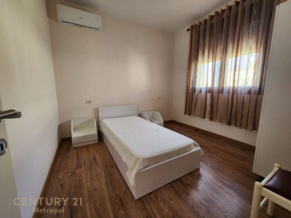 Tirane, jepet me qera apartament duplex Dublex Kati 2, 353 m² 1.100 € (Prane Kompleksit Kontakt)