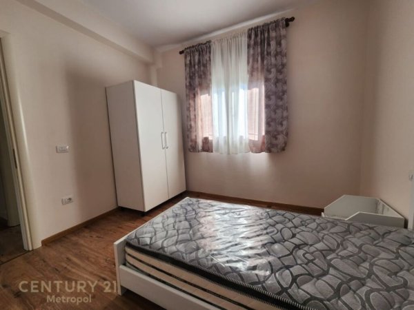Tirane, jepet me qera apartament duplex Dublex Kati 2, 353 m² 1.100 € (Prane Kompleksit Kontakt)
