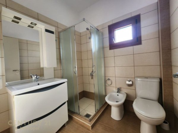 Tirane, jepet me qera apartament duplex Dublex Kati 2, 353 m² 1.100 € (Prane Kompleksit Kontakt)