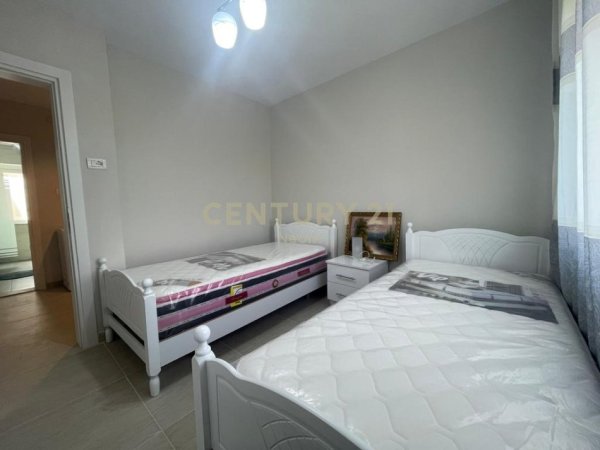 Tirane, jepet me qera apartament 3+1 Kati 5, 79 m² 750 € (Rr. Fortuzi)