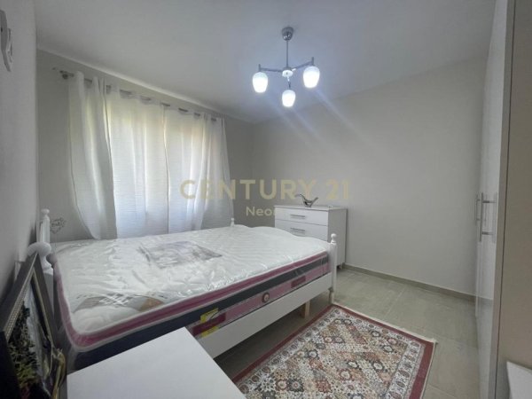 Tirane, jepet me qera apartament 3+1 Kati 5, 79 m² 750 € (Rr. Fortuzi)