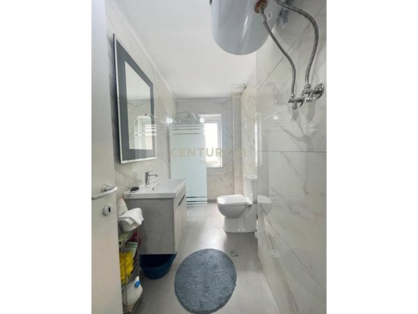 Tirane, jepet me qera apartament 3+1 Kati 5, 79 m² 750 € (Rr. Fortuzi)