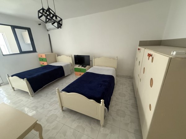 Tirane, jepet me qera garsonier 1+1 Kati 1, 50 m² 220 € (Ethem gjinushi)