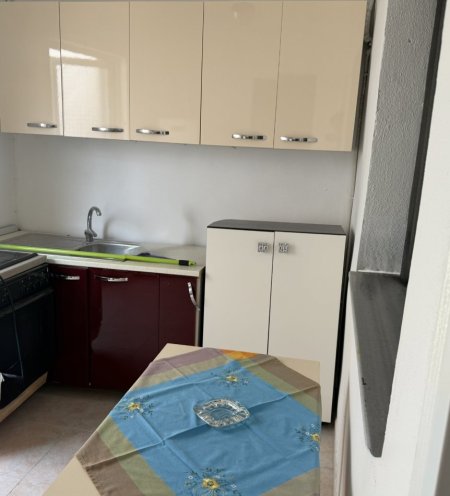Tirane, jepet me qera garsonier 1+1 Kati 1, 50 m² 220 € (Ethem gjinushi)